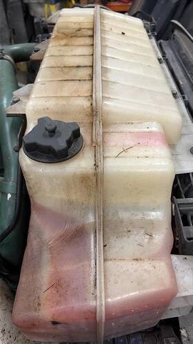 2650700 For 2018 Volvo Vnl Radiator Overflow Tank Co