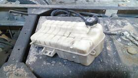 671.t2 Chevy 2003 C4500 Radiator Coolant Reservoir