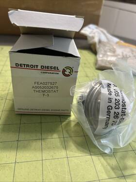 A0052032675 Detroit Diesel Engine Coolant Thermostat Automotive 181 F Trucks Oem