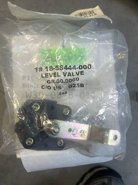 18-58444-000 Freightliner Cascadia Height Control Air Leveling Valve G1