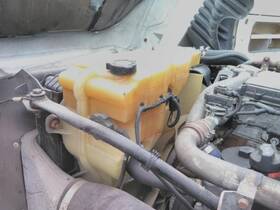 3548632 Freightliner 2305385 Cascadia 125 Radiator Overflow Tank 2015