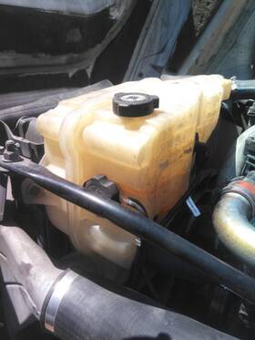 3648898 Freightliner 2395734 Cascadia 125 Radiator Overflow Tank 2011