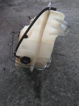 3675591 Freightliner 2420076 Cascadia 125 Radiator Overflow Tank 2013
