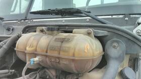 3737502 Freightliner 2474852 Columbia 120 Radiator Overflow Tank 2006