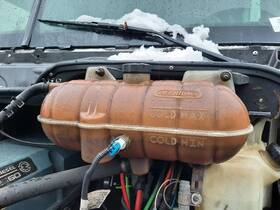 3922700 Freightliner 2613789 2006 Columbia 112 Radiator Overflow Tank