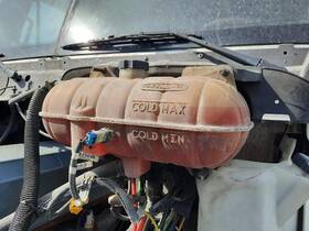 2633998 Freightliner For 2007 Century 120 Radiator Overflow Tank Md