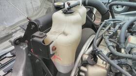 3926833 Hino 2617537 For 2012 338 Radiator Overflow Tank