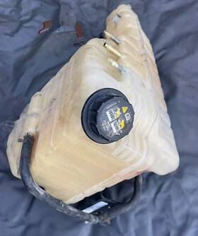 3551009 International 2307490 Prostar 122 Radiator Overflow Tank 2014