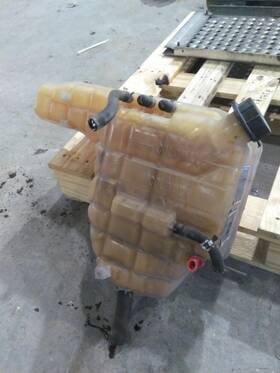 3611677 International 2362045 Lt Radiator Overflow Tank 2020