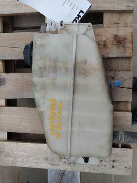 3674081 International 2418789 4800 Radiator Overflow Tank 2001