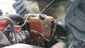 3754711 International 2488912 Lt Radiator Overflow Tank