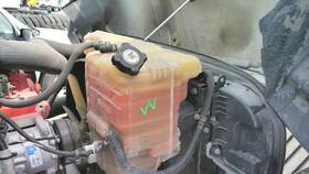 3784457 International 2512491 Lt Radiator Overflow Tank