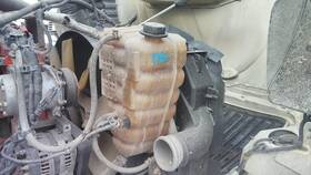 3895786 International 2595051 Prostar 122 Radiator Overflow Tank