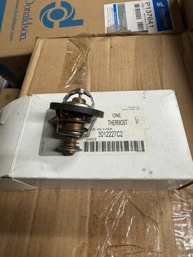 3012227c2 International Genuine New Oem Thermostat