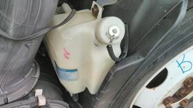 3654789 Isuzu 2400901 Replaces Nrr 2018 Radiator Overflow Tank