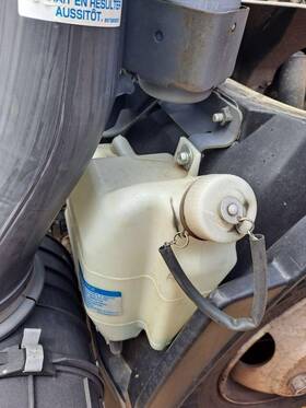 3657211 Isuzu 2403121 2020 Nqr Radiator Overflow Tank