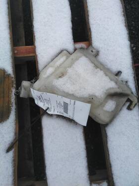 3743279 Isuzu 2479652 2011 Npr Radiator Overflow Tank