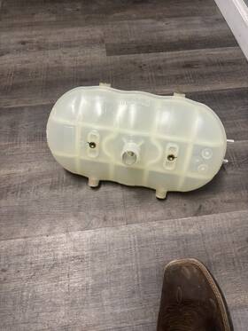At323369 John Deere 455k Wheel Loader Coolant Tank