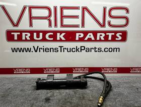30098974 Kenworth 5586663 Eaton Oil Cooler