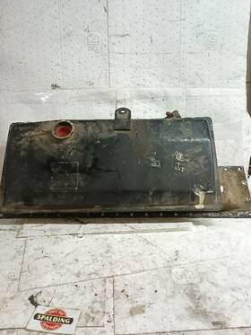 671.xxxx05 Kenworth 2005 T800 Radiator Coolant Reservoir 40 Bolt 7.1/4x32 10547240