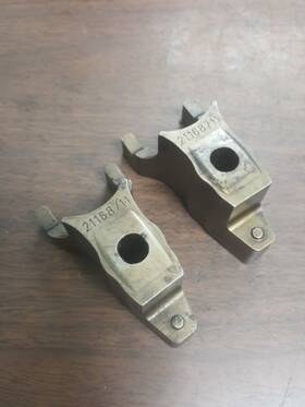 21168711 Mack Fuel Injector Clamp Holder Set Of 2