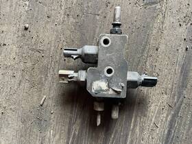 3013120c91 Maxxforce 3013120 C91 International 13 Cutoff Valve And Sensors Used
