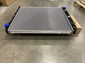 J04374435p Otr Radiator Fits Mack Cxu Vision / Volvo Vnl Vnx J0437435p