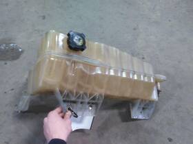 3569229 Peterbilt 2323975 579 Radiator Overflow Tank