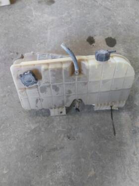 3628205 Peterbilt 2377105 384 Radiator Overflow Tank 2010