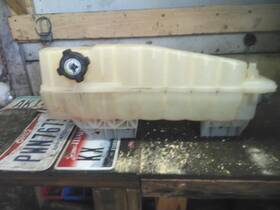 3701213 Peterbilt 2442655 579 Radiator Overflow Tank 2020
