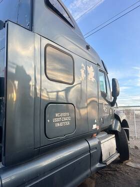 456009 Peterbilt 2008 387 Cab Hood Bumper Apu