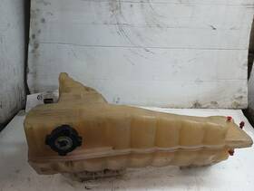 671.pthc16 Peterbilt 2016 579 Radiator Coolant Reservoir 12190530