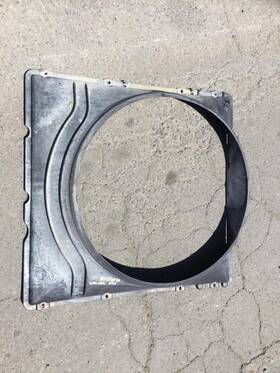 2559844 Volvo 1520318 Vnl Radiator Shroud