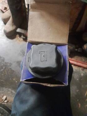 1674083 Volvo Surge Tank Cap Genuine Oem New Old Stock In Original Box