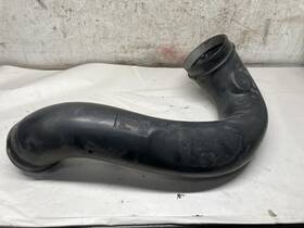 20448677 Volvo Ved12 Right/passenger Air Transfer Tube - Used P/n