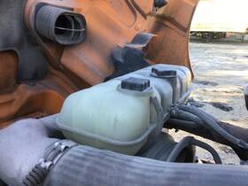 3353463 Volvo 2131800 2001 Vnm Radiator Overflow Tank