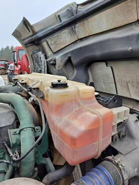 3483766 Volvo 2248718 Vnl Radiator Overflow Tank