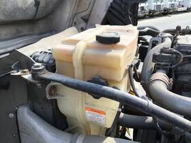 3507140 Volvo 2268799 Freightliner Cascadia 125 Radiator Overflow Tank 2016
