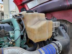 3510704 Volvo 2271909 Vnl Radiator Overflow Tank 2015