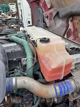 3577955 Volvo 2331406 Vnl Radiator Overflow Tank