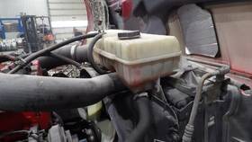 3582850 Volvo 2336060 Vnl Radiator Overflow Tank 2006