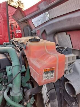 3592737 Volvo 2345223 Vnl Radiator Overflow Tank