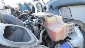 3606116 Volvo 2356932 Vnl Radiator Overflow Tank 2016