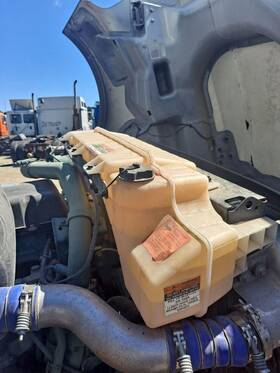 3635522 Volvo 2383536 Vnl Radiator Overflow Tank