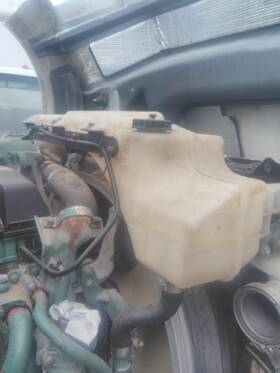 3635825 Volvo 2383835 Vnl Radiator Overflow Tank 2015