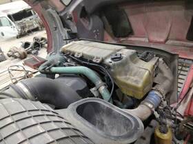 3646098 Volvo 2393302 Replaces Vnl 2013 Radiator Overflow Tank