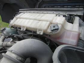 23911823 Volvo 2394475 Replaces Vnm 2009 Radiator Overflow Tank Used 3647396