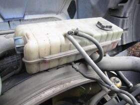 3739925 Volvo 2476783 Vnl Radiator Overflow Tank