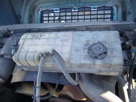 3751906 Volvo 2486405 Vnl Radiator Overflow Tank