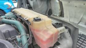 3877493 Volvo 2584882 Vnl Radiator Overflow Tank